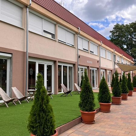 Oereg-To Hotel Es Rendezvenyter Tata Luaran gambar