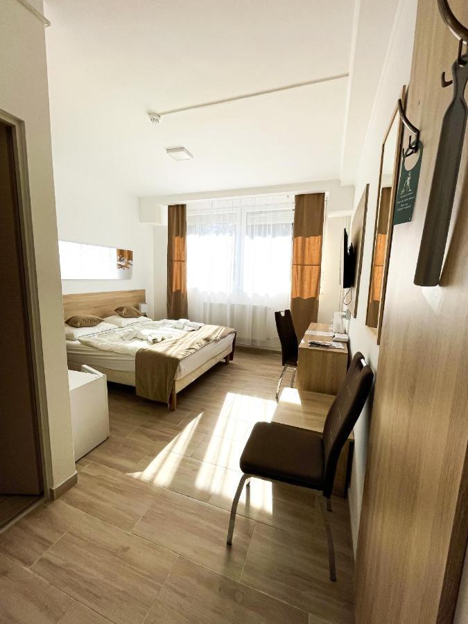 Oereg-To Hotel Es Rendezvenyter Tata Luaran gambar