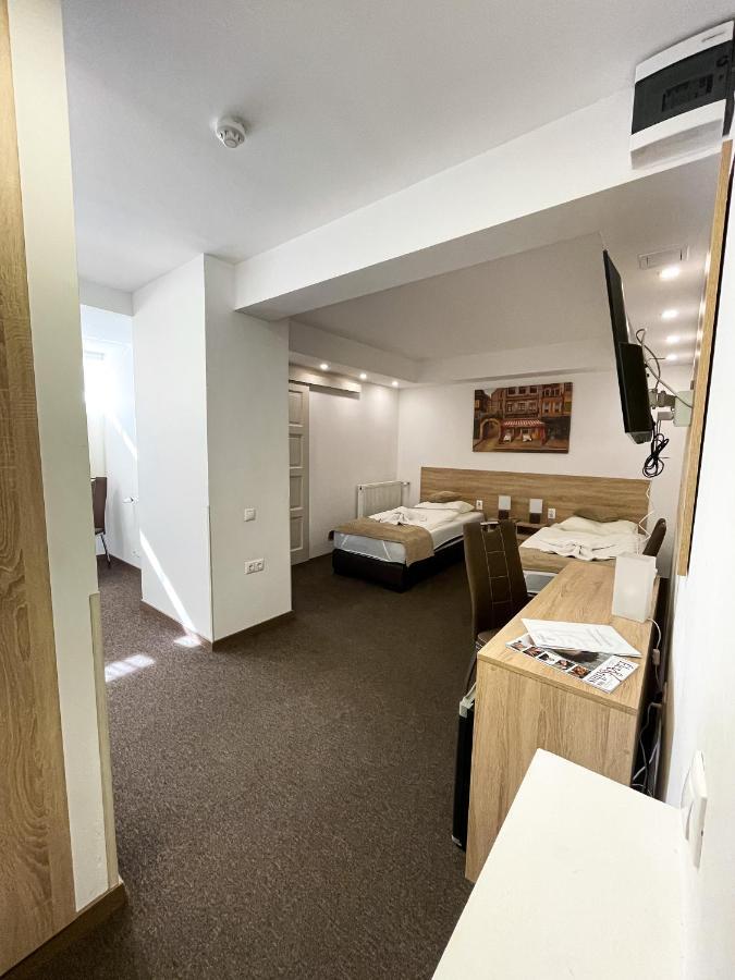Oereg-To Hotel Es Rendezvenyter Tata Luaran gambar