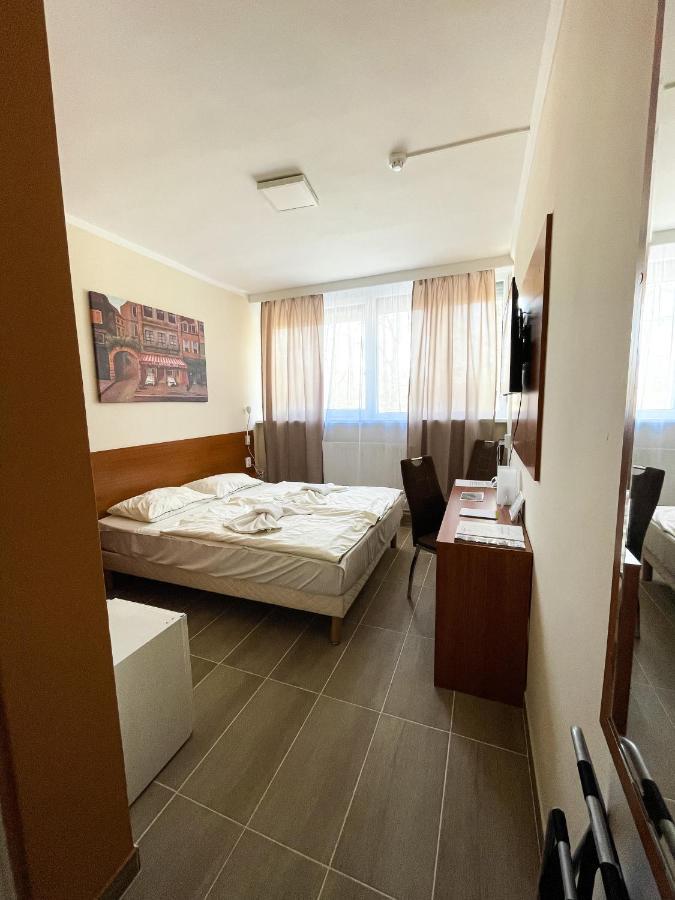 Oereg-To Hotel Es Rendezvenyter Tata Luaran gambar