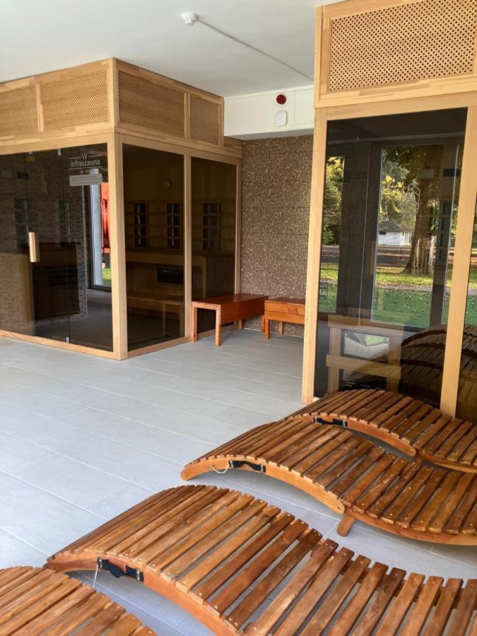 Oereg-To Hotel Es Rendezvenyter Tata Luaran gambar
